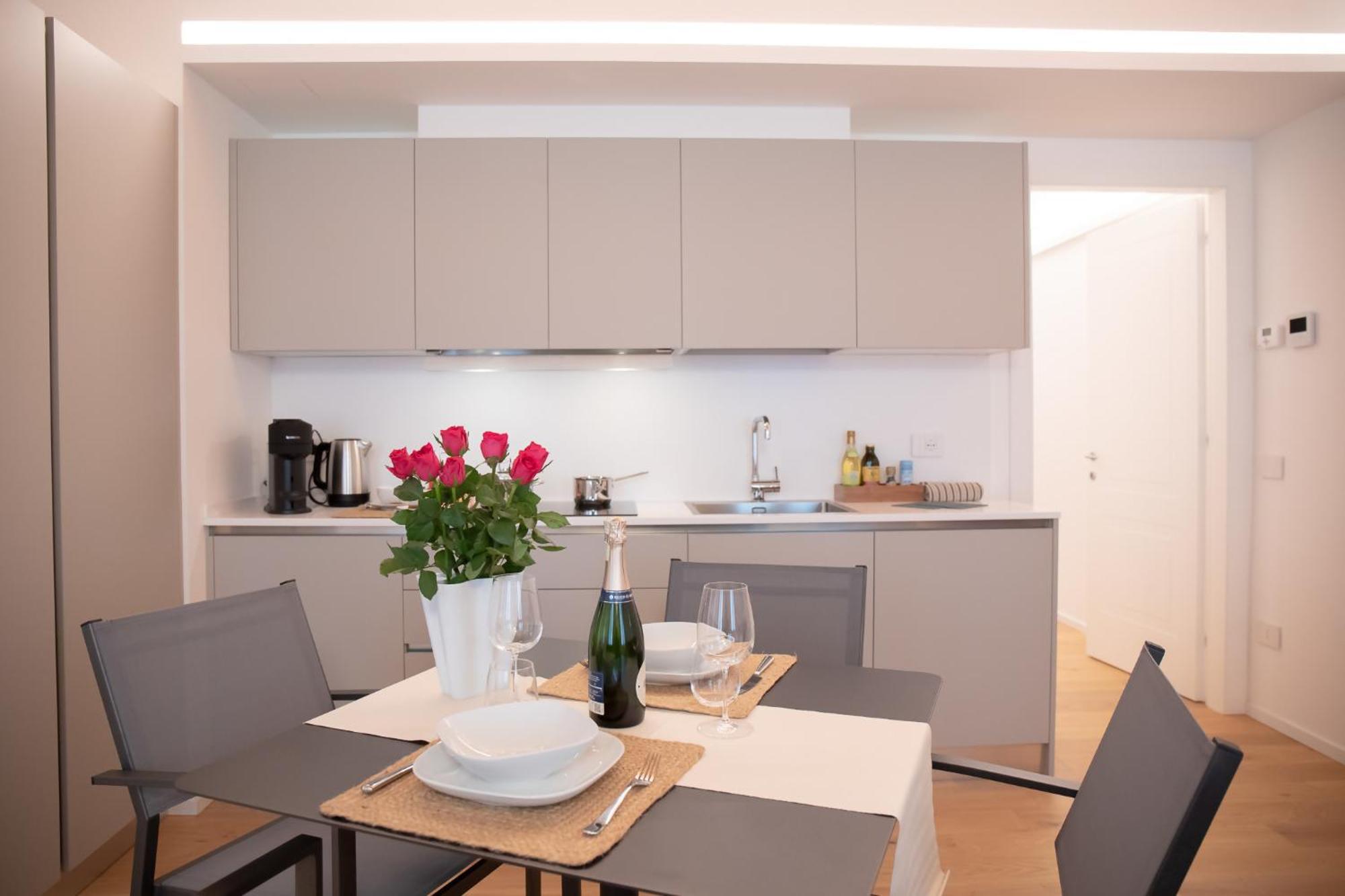 Amendola City View Apartments Suite Romantica Como Exterior foto
